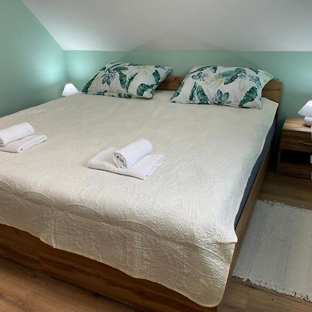 Apartamento Wooden House Ante Self Check - In And Check - Out Otočac Exterior foto